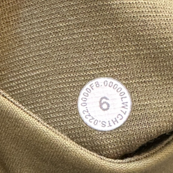 Lululemon Nulu and Mesh High-Rise Yoga Short 3.5"
Bronze Green 6 - Picture 9 of 9